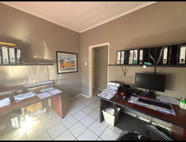 166M² OFFICE TO LET IN BO OAKDALE